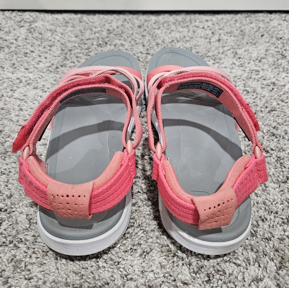 ❤️ SOLD ❤️ TEVA women's super cute sandals - Picture 4 of 5